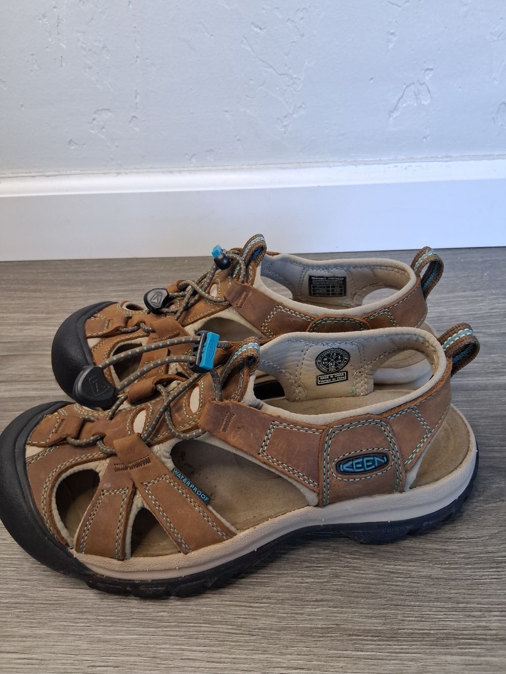 KEEN Newport Waterproof Leather Hiking Sandals Women's US 7.5 Brown Closed Toe O